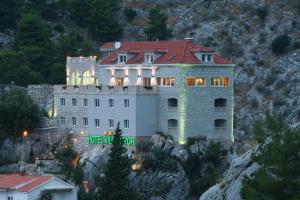 omis