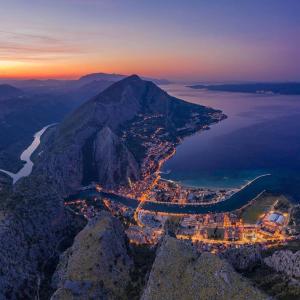 omis