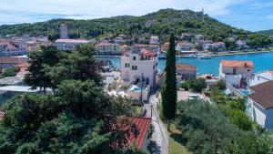 heritage hotel tisno