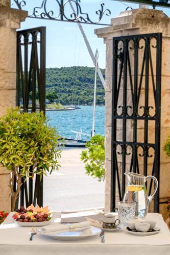 heritage hotel tisno
