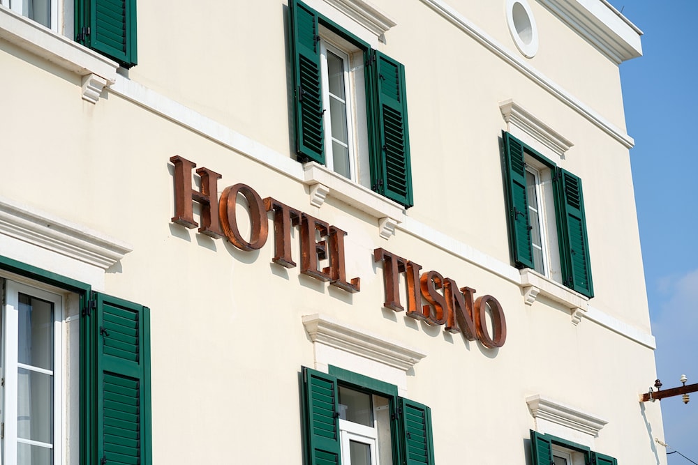 heritage hotel tisno