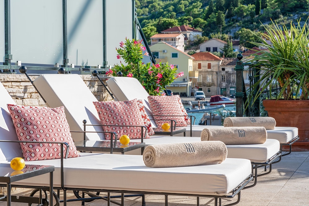 heritage hotel tisno