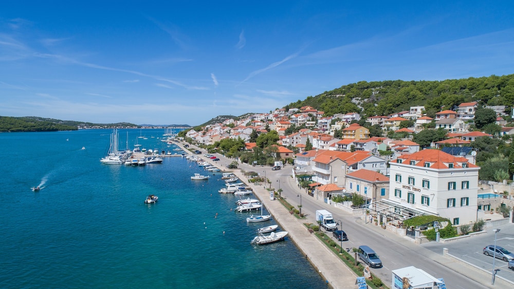 heritage hotel tisno