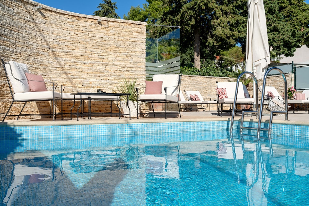 heritage hotel tisno