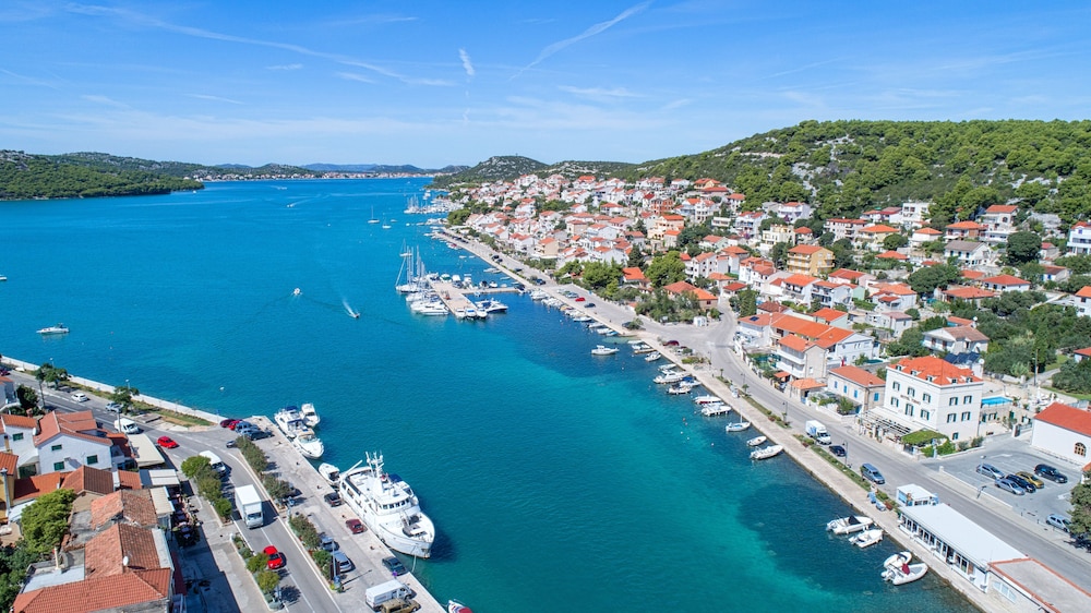 heritage hotel tisno