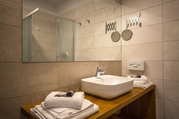 family resort hotel manora