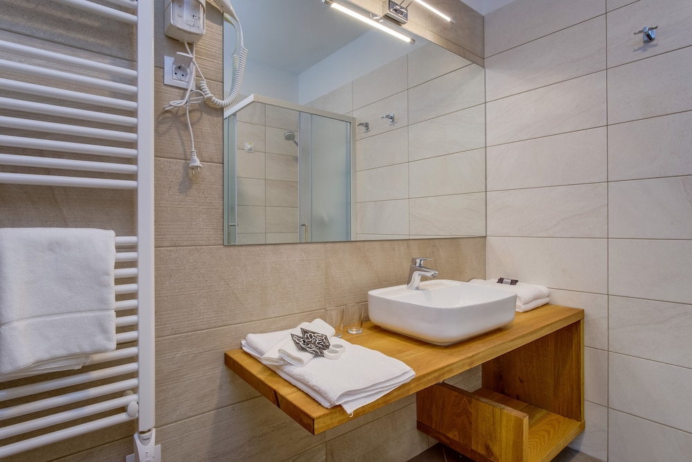 family resort hotel manora