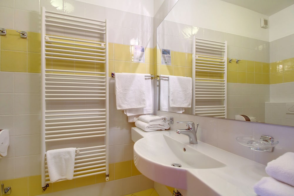 family resort hotel manora