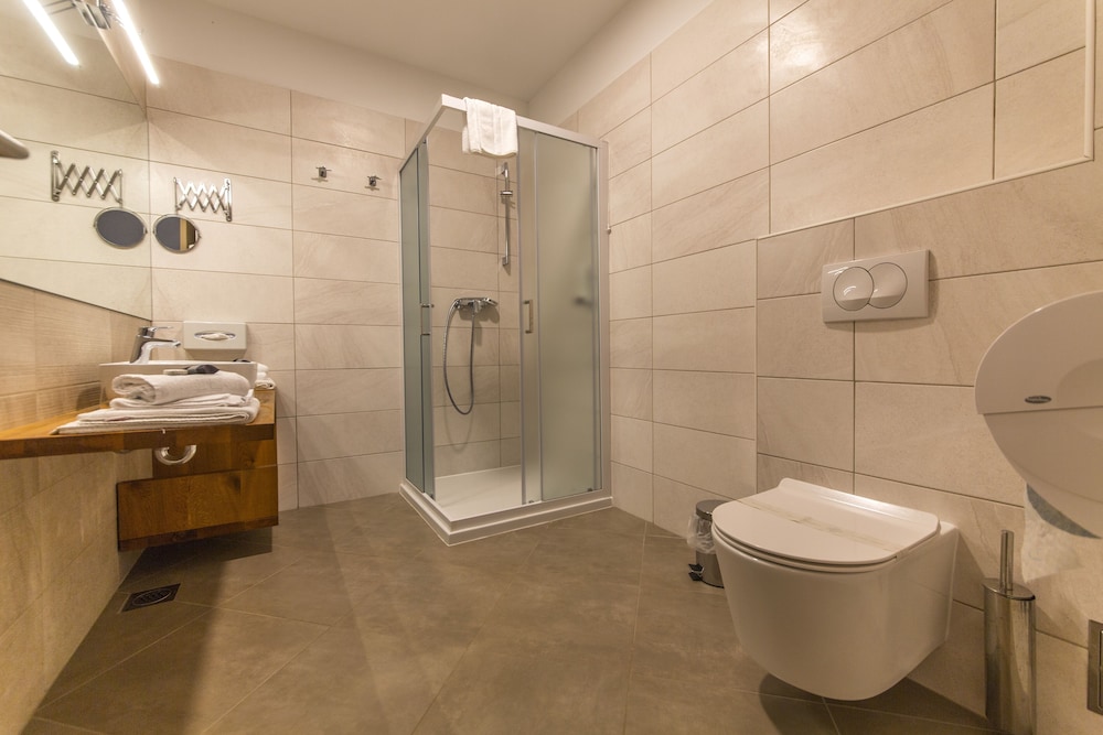 family resort hotel manora