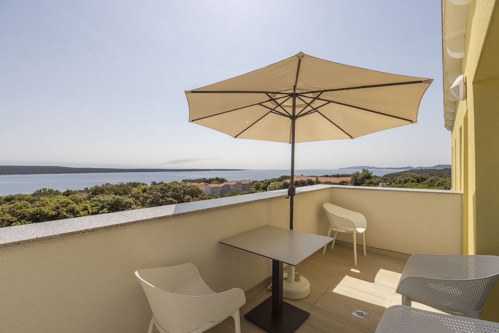 family resort hotel manora