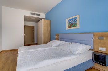 family resort hotel manora