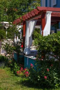 family resort hotel manora