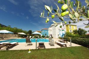 family resort hotel manora