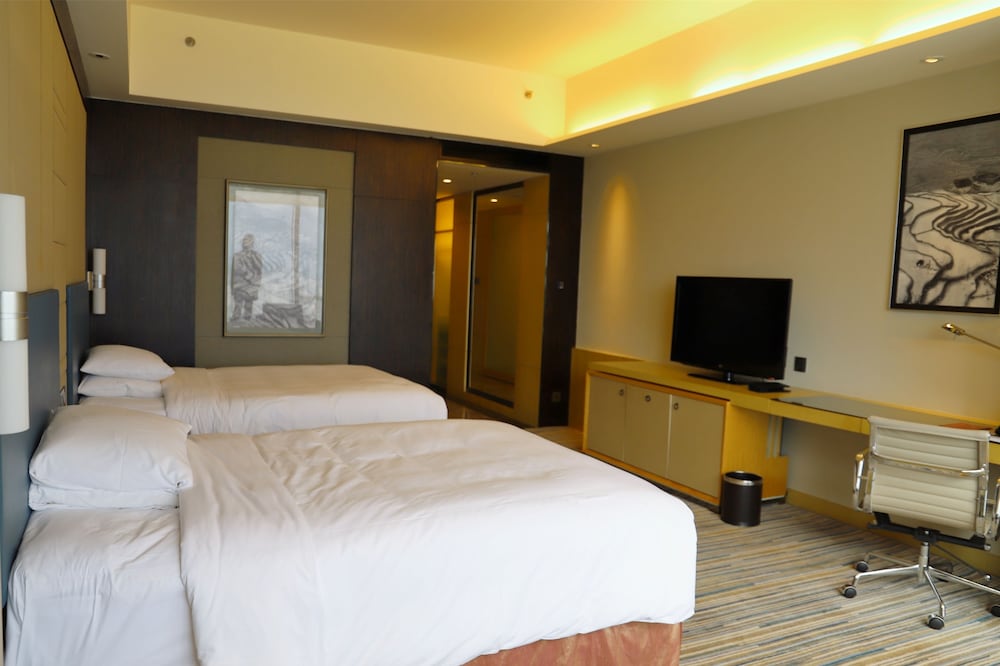 renaissance huizhou hotel