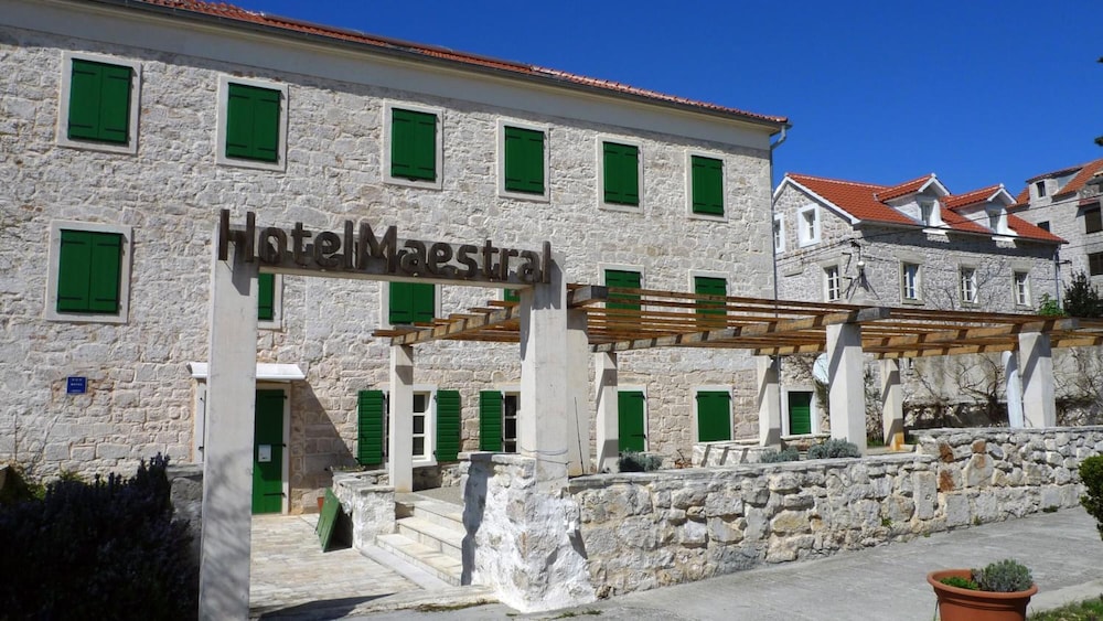 hotel maestral