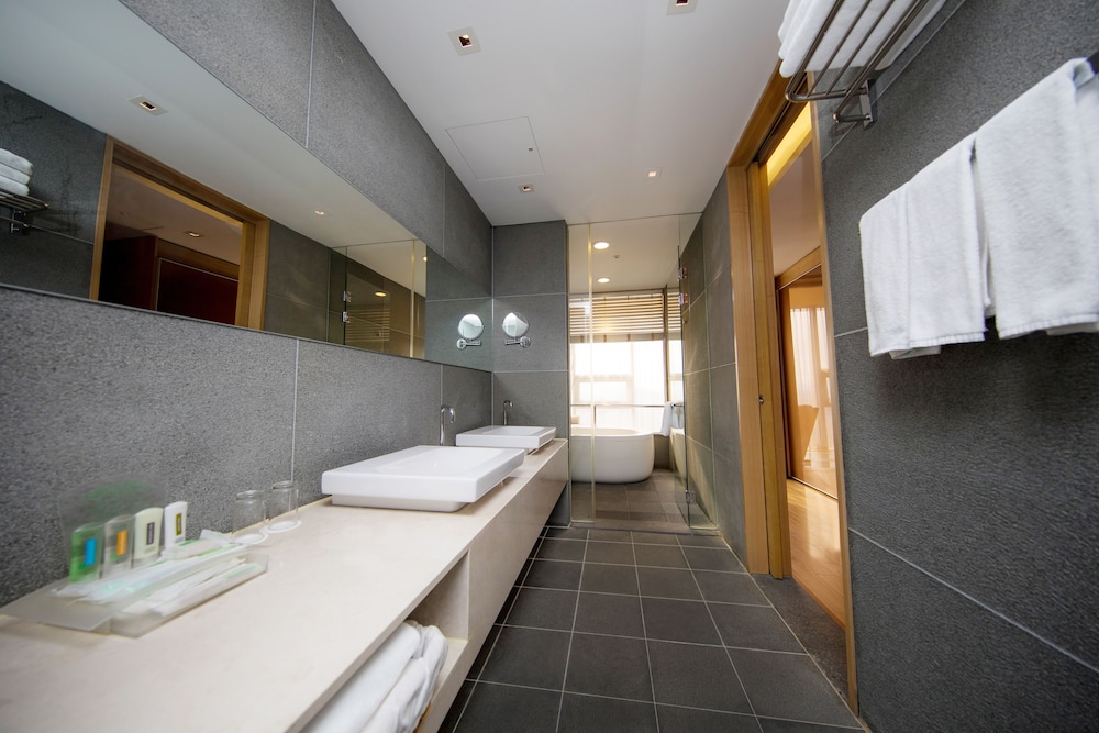 holiday inn gwangju by ihg