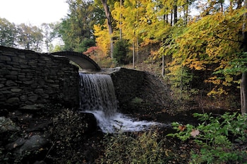 buttermilk falls inn