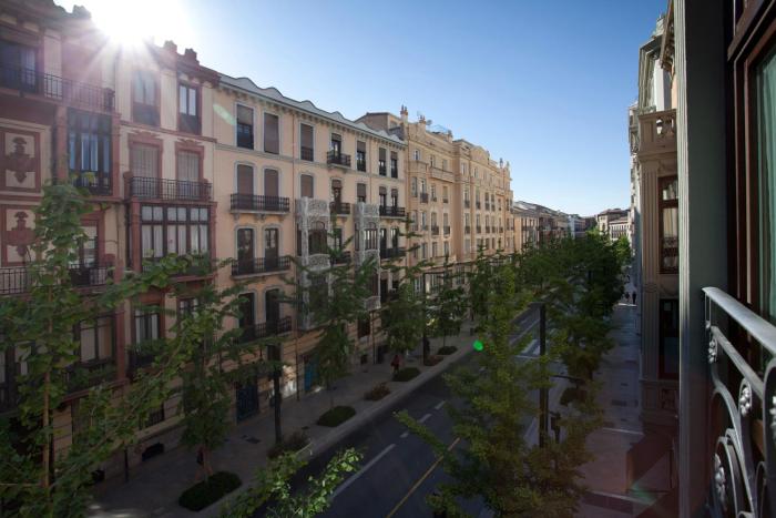 suites gran via 44 apartahotel
