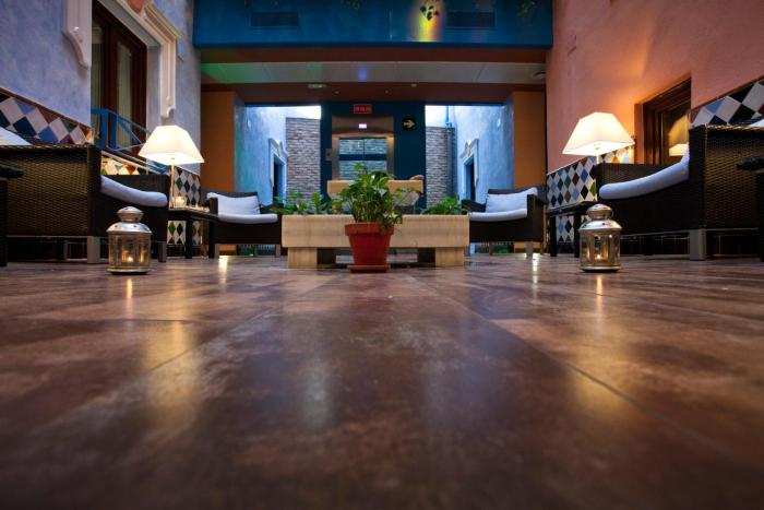 suites gran via 44 apartahotel