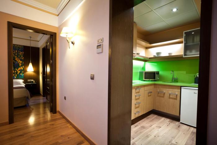 suites gran via 44 apartahotel