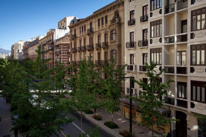 suites gran via 44 apartahotel