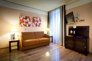 suites gran via 44 apartahotel