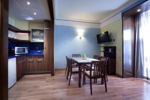 suites gran via 44 apartahotel