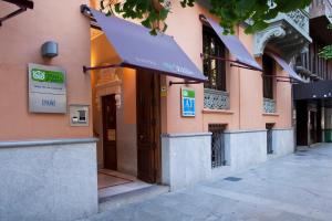 suites gran via 44 apartahotel