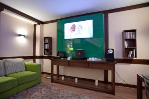 suites gran via 44 apartahotel