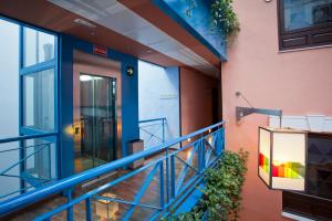 suites gran via 44 apartahotel