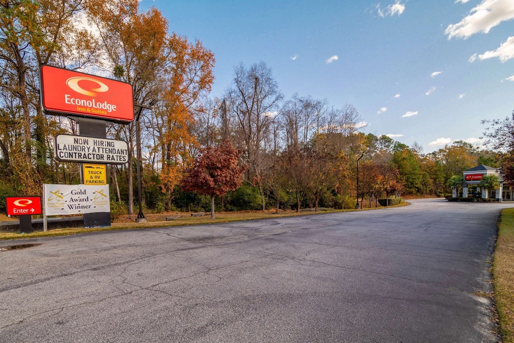 econo lodge inn and suites cayce i 26 airport