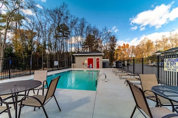 econo lodge inn and suites cayce i 26 airport