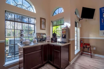 econo lodge inn and suites cayce i 26 airport