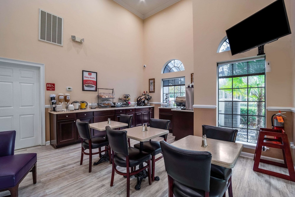 econo lodge inn and suites cayce i 26 airport