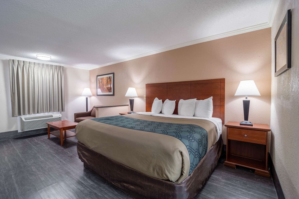 econo lodge inn and suites cayce i 26 airport
