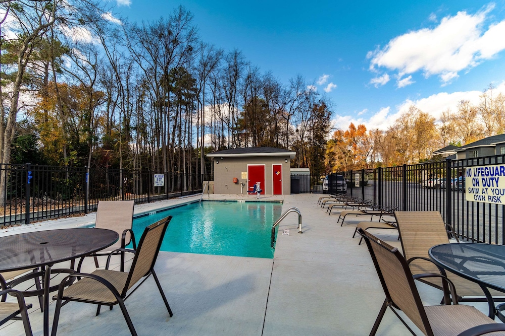 Econo Lodge Inn & Suites Cayce I-26 Airport,Columbia>>Cayce,2 star