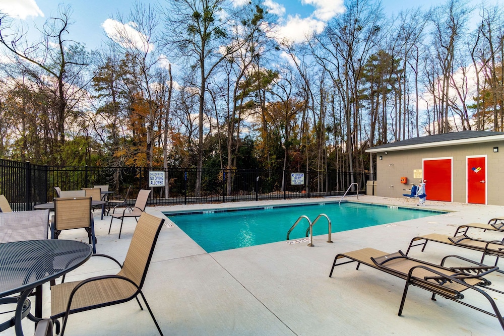 econo lodge inn and suites cayce i 26 airport