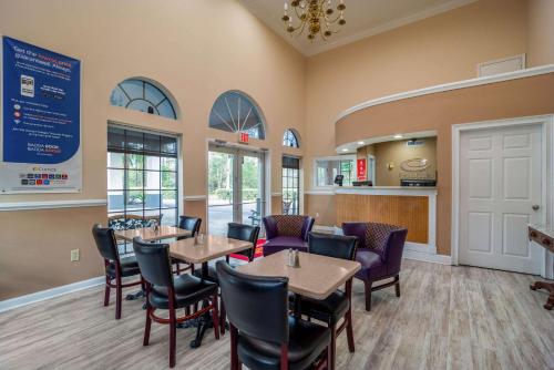 econo lodge inn and suites cayce i 26 airport