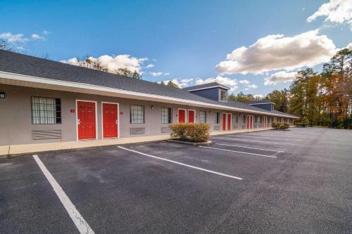 econo lodge inn and suites cayce i 26 airport