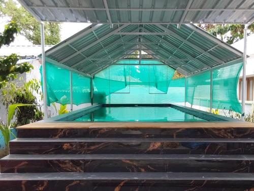johnsons homestay ecohouseboat