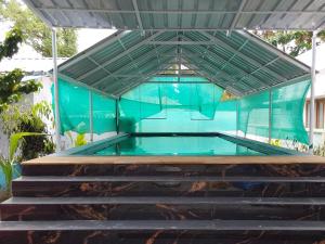 johnsons homestay ecohouseboat