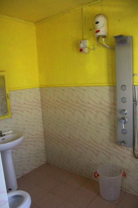 johnsons homestay ecohouseboat