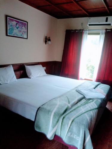 johnsons homestay ecohouseboat