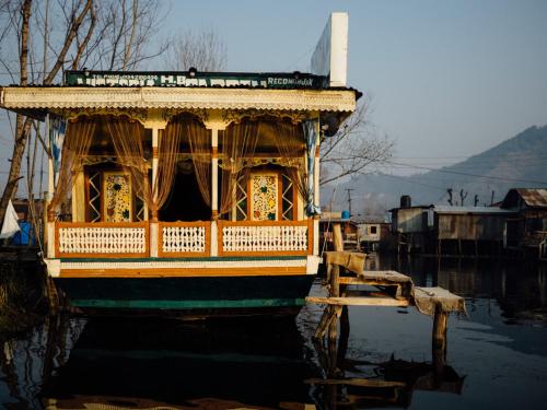 veena palace group of houseboats