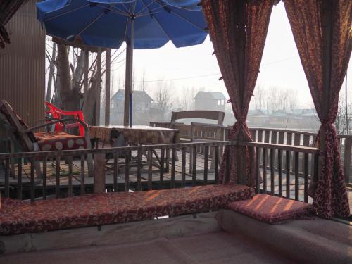 veena palace group of houseboats