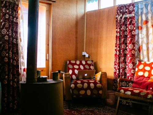 veena palace group of houseboats