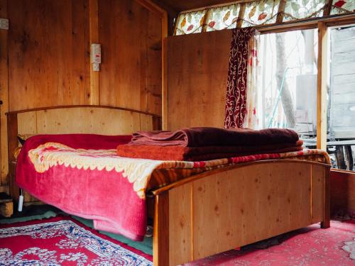 veena palace group of houseboats