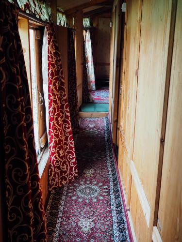 veena palace group of houseboats