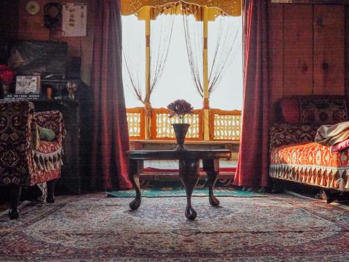 veena palace group of houseboats