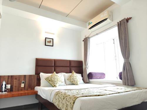 chandralok service apartments